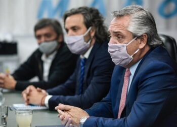 El Gobierno suspende los vuelos procedentes de Brasil, Chile y México