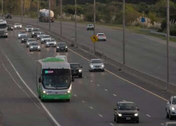 Semana Santa: 2.100 autos por hora circulan por la Autovía 2 rumbo a la costa atlántica