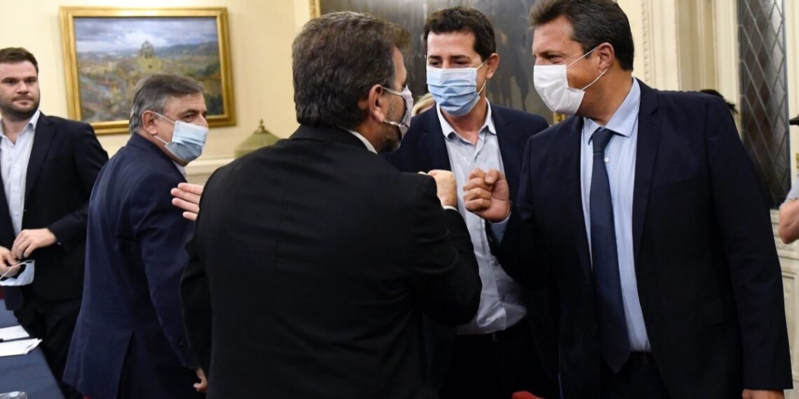 El Gobierno convocó a la oposición a conformar una comisión de seguimiento de la pandemia