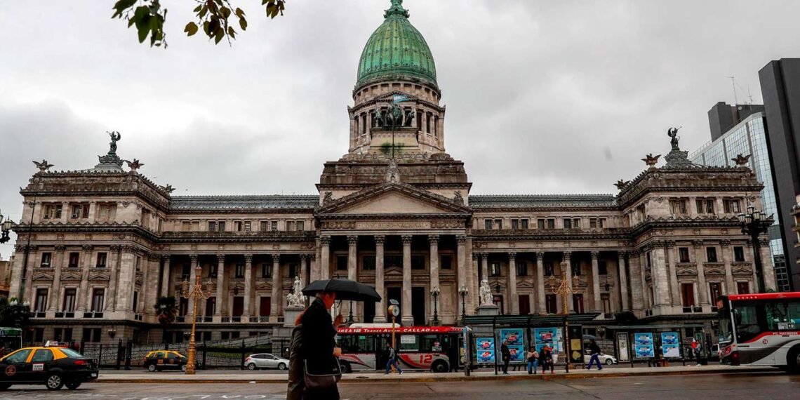 El DNU que estableció las clases virtuales tuvo dictamen en el Congreso y la oposición lo impugnará: “Es un atropello institucional”