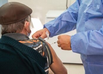 La vacuna Sputnik Light demostró una eficacia del 78,6% en personas mayores