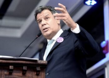 Manes afirmó que quiere proponer “una agenda del desarrollo” en esta campaña electoral