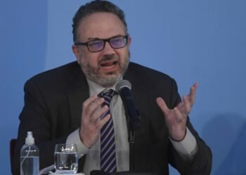 Kulfas: “Cuidar los pocos dólares de nuestra economía es un acto de responsabilidad social”