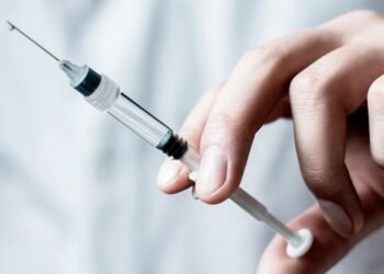 Reino Unido aprobó un tratamiento que dice ser efectivo contra la variante Ómicron