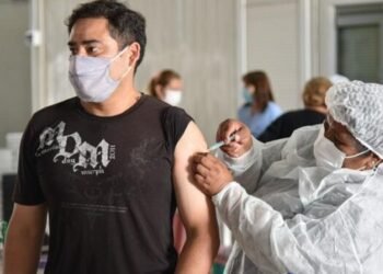 Se espera que los casos de Ómicrón “empiecen a bajar más rápido”