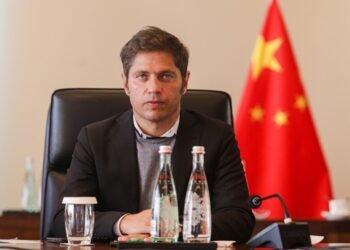 “El acuerdo con el FMI no es contradictorio con la gira presidencia por China y Rusia”