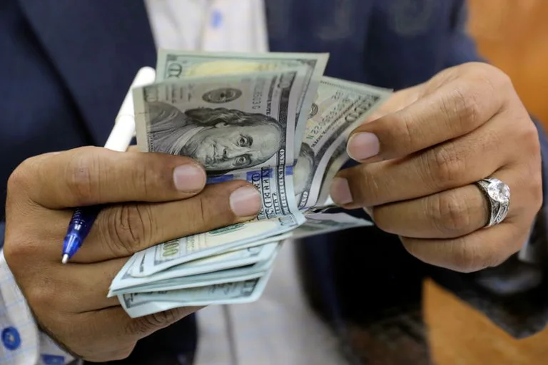 Dólar “solidario”: quiénes están autorizados a comprar el cupo mensual de USD 200 que se renovó hoy