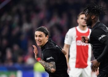 Benfica sorprendió al Ajax en Amsterdam y accedió a cuartos
