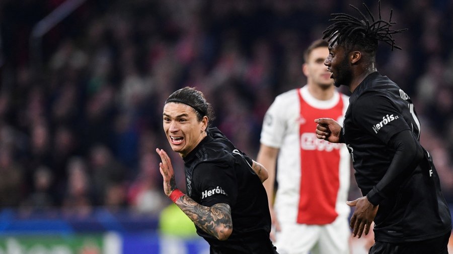 Benfica sorprendió al Ajax en Amsterdam y accedió a cuartos