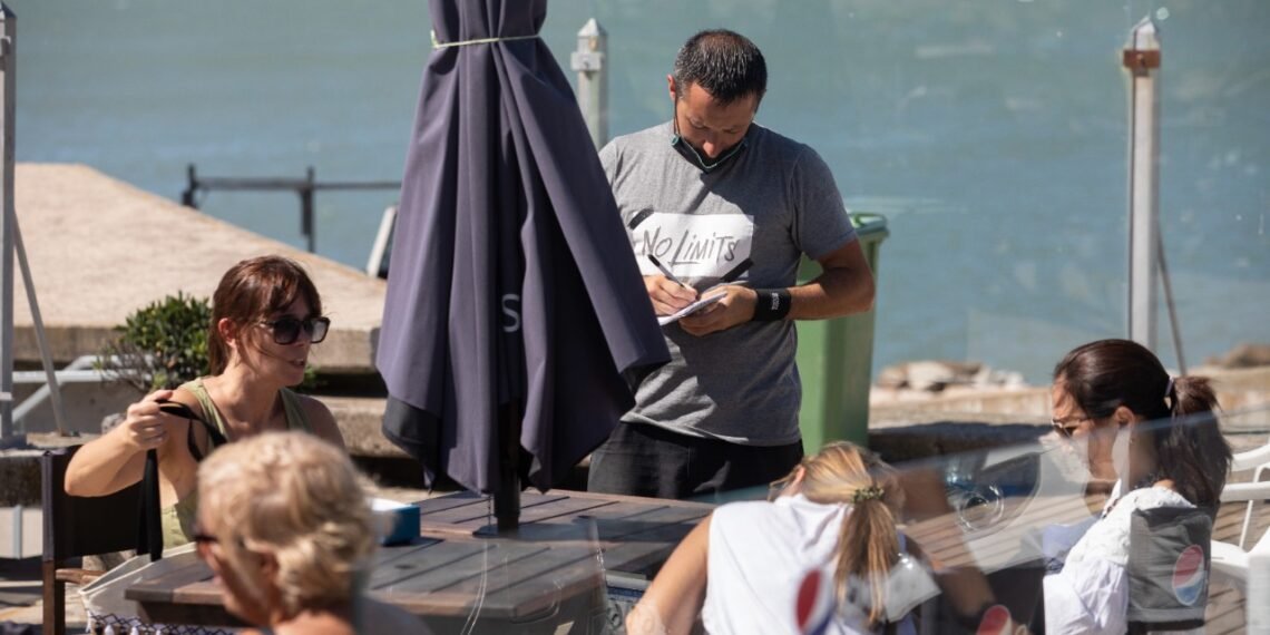 Hoteles y restaurantes, el sector que lidera el crecimiento de la actividad económica