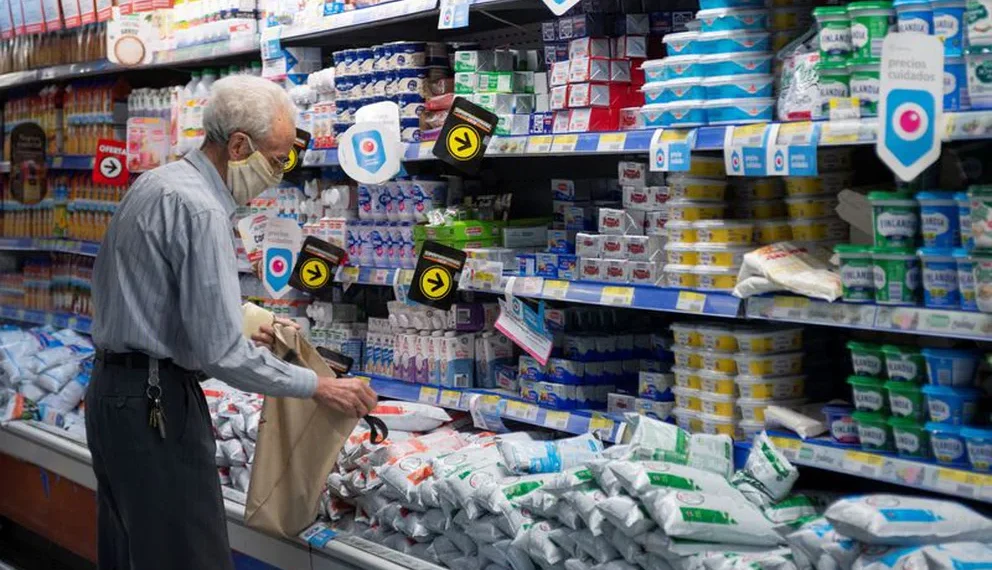 Inflación sin freno: hubo un fuerte aumento de la compra de alimentos con tarjeta de crédito en los supermercados