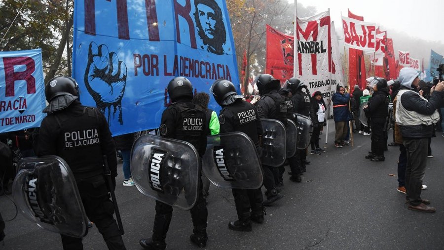 Organizaciones sociales mantienen acampe en Retiro para pedir a empresarios que “bajen los precios”