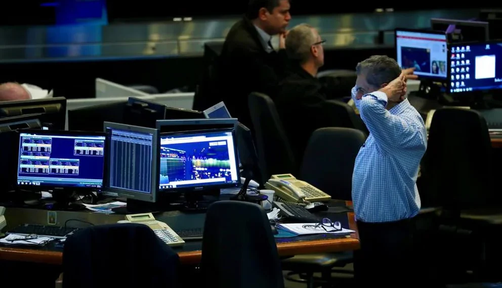 Empieza la semana más complicada desde que asumió el gobierno: el mercado no quiere bonos en pesos ni en dólares