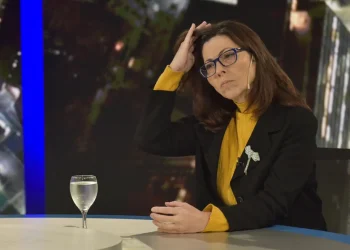 Dura crítica de opositores y economistas a Batakis por cuestionar a los argentinos que gastan dólares para hacer turismo en el exterior