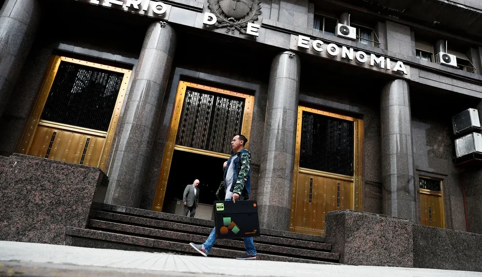 Nueva distorsión en el mercado de deuda en pesos: el Estado es el principal acreedor de sí mismo