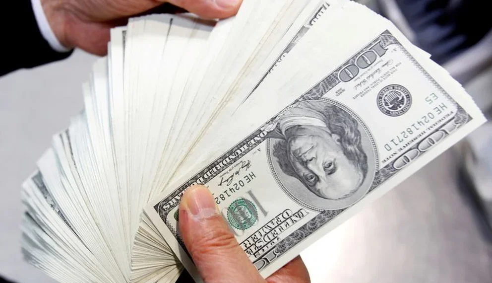 No sólo el dólar oficial: advierten que también las cotizaciones financieras están atrasadas