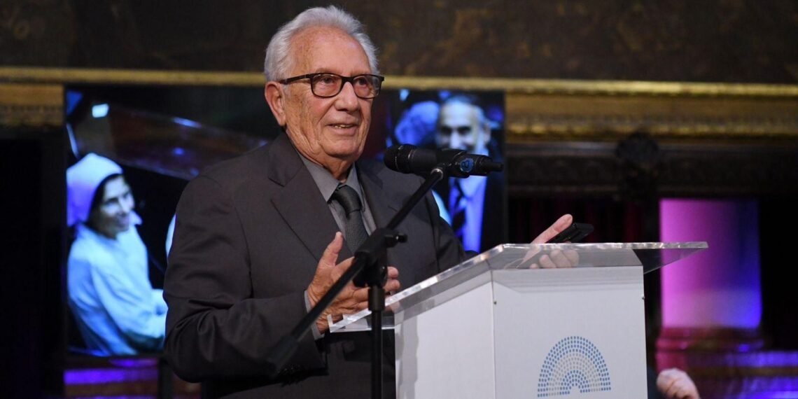 DIPUTADOS RECONOCIÓ A HÉCTOR RECALDE CON LA MENCIÓN DE HONOR “JUAN BAUTISTA ALBERDI”