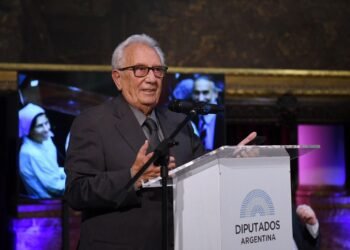 DIPUTADOS RECONOCIÓ A HÉCTOR RECALDE CON LA MENCIÓN DE HONOR “JUAN BAUTISTA ALBERDI”