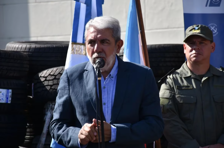 Aníbal Fernández confirmó que compró pistolas Taser y adelantó que la Ciudad también podrá utilizarlas