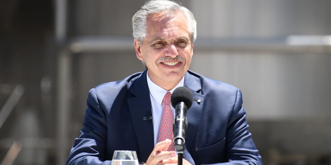 Alberto Fernández abre el juego electoral en el peronismo y divide su discurso político para que la interna no opaque la gestión