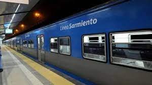 El servicio del tren Sarmiento fue interrumpido por una protesta: los motivos y cuánto durará