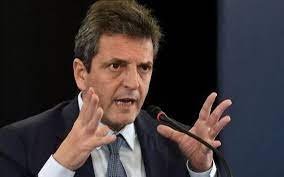Sergio Massa ultima los detalles para compensar la escalada inflacionaria tras la devaluación