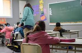 Educación como “servicio esencial”: ¿qué implica el DNU de Milei para las escuelas?