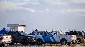 las familias de los amigos desaparecidos contrataron una avioneta privada para sumar a la búsqueda