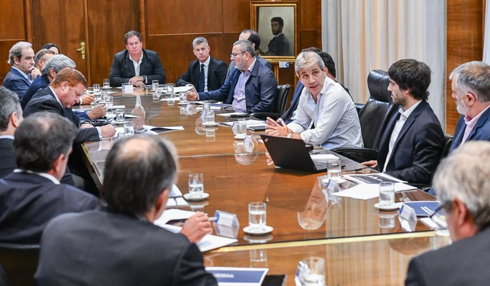 Caputo se reúne con los supermercados en el marco de una aceleración de precios en este mes