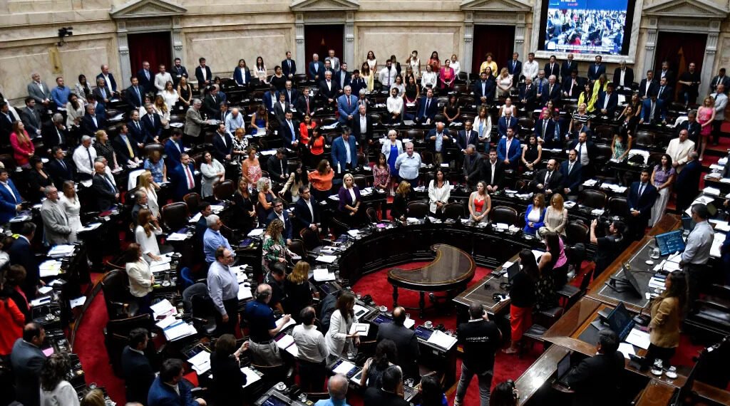 El Gobierno busca acordar con las provincias el proyecto de Ley de Bases