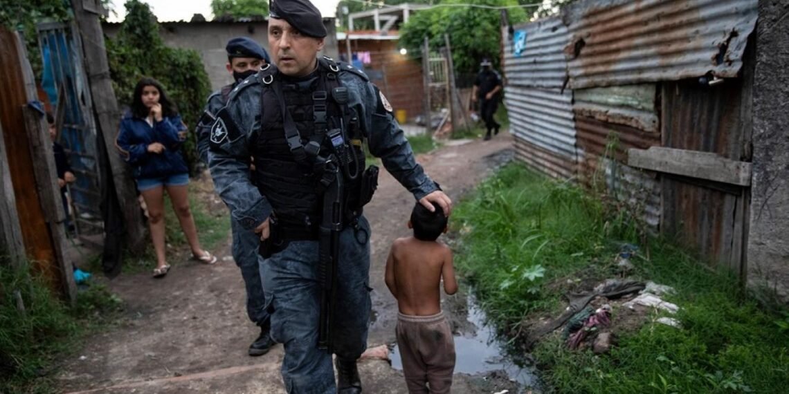 Rosario de terror: no hay clases ni colectivos, suspendieron la recolección de residuos y pararon los taxis por la violencia narco