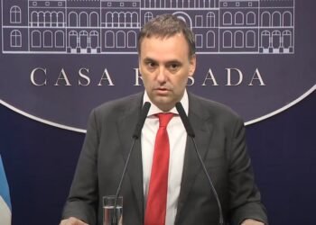 El Gobierno anunció que desvinculará a 15 mil empleados del Estado