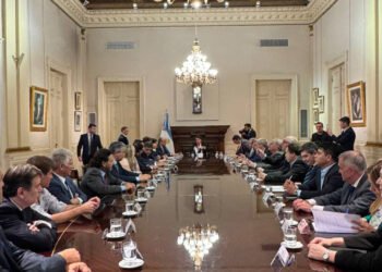 El futuro del impuesto a las Ganancias divide a los gobernadores: las tres posturas para negociar con la Casa Rosada