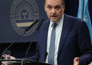 El Gobierno recortó un 60% la planta del Ministerio de Salud