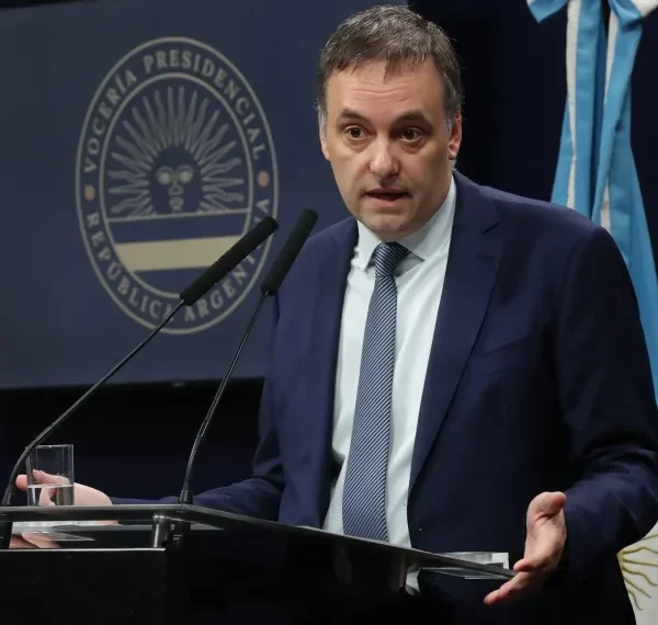 El Gobierno recortó un 60% la planta del Ministerio de Salud