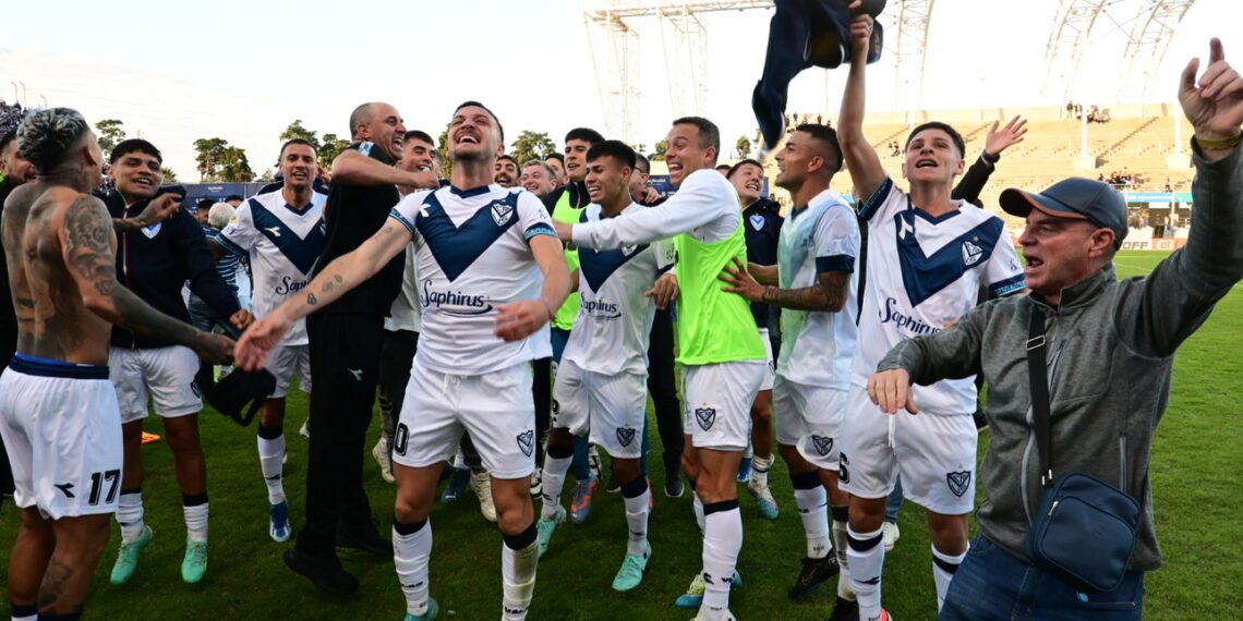 Vélez, primer finalista del fútbol argentino