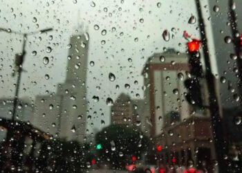 Lluvia y niebla en el AMBA: enterate hasta cuándo seguirá así el clima