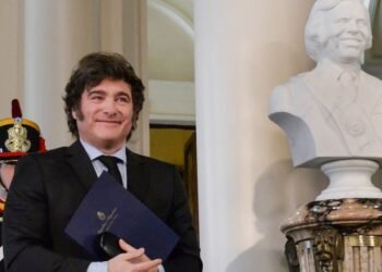 Milei inauguró un busto de Carlos Menem en la Casa Rosada