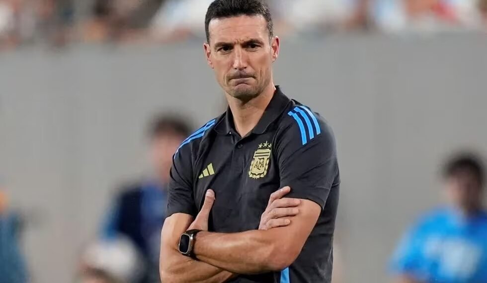 Suspendieron a Scaloni y no podrá dirigir ante Perú por la Copa América