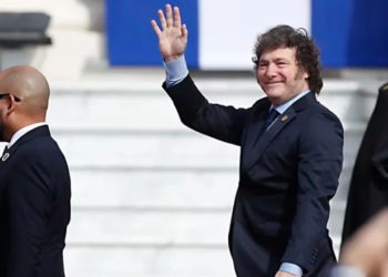 Milei inició su agenda en el G7: saludó al papa Francisco y a Biden