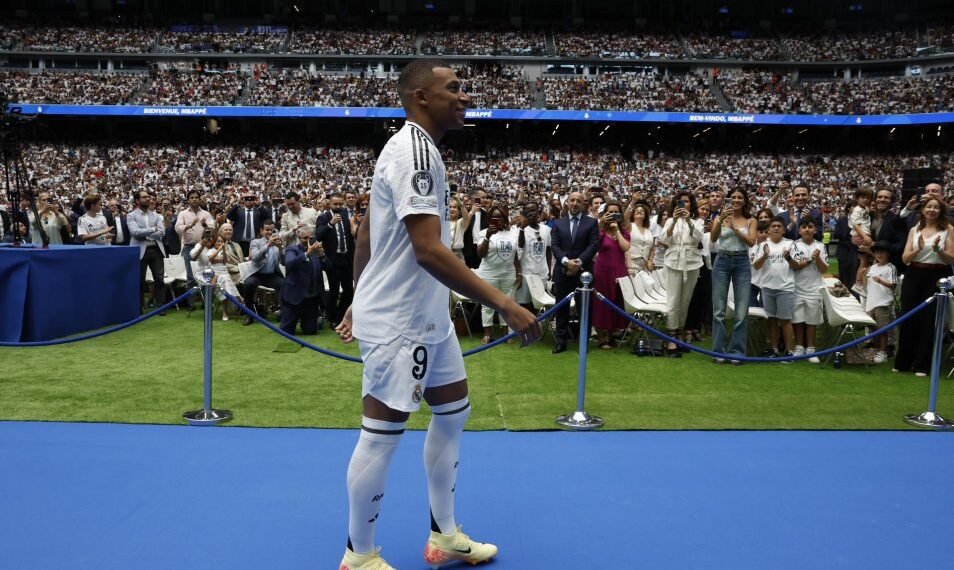 Mbappé fue presentado en Real Madrid ante un estadio lleno