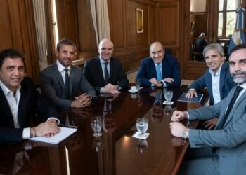El Gobierno analiza enviar a dos funcionarios de Economía en lugar de Caputo a defender el Presupuesto 2025