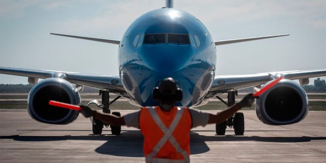 Paro aeronáutico: el Gobierno calificó de inmorales los privilegios de los pilotos