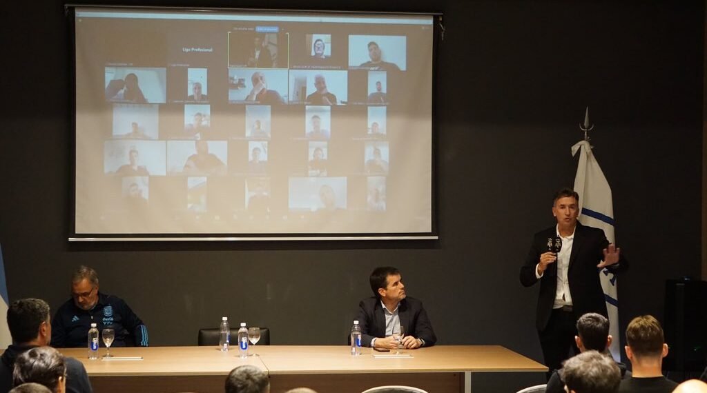 Se viene la zona exclusiva de capitanes a la Liga Profesional: reunión en Ezeiza con jugadores y técnicos