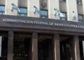 Chau AFIP se desvincularán a 3.155 agentes y además se anunció la reducción de los sueldos de los directivos.