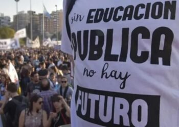 Conflicto Universitario: Dictan más de 100 clases públicas en Plaza de Mayo como medida de protesta