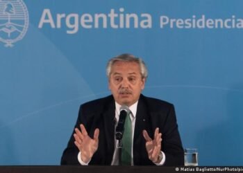 Alberto Fernández pidió suspender su indagatoria en la causa de los seguros
