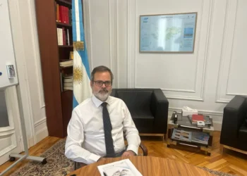 Gobierno desplazó al embajador en España y al cónsul en Nueva York