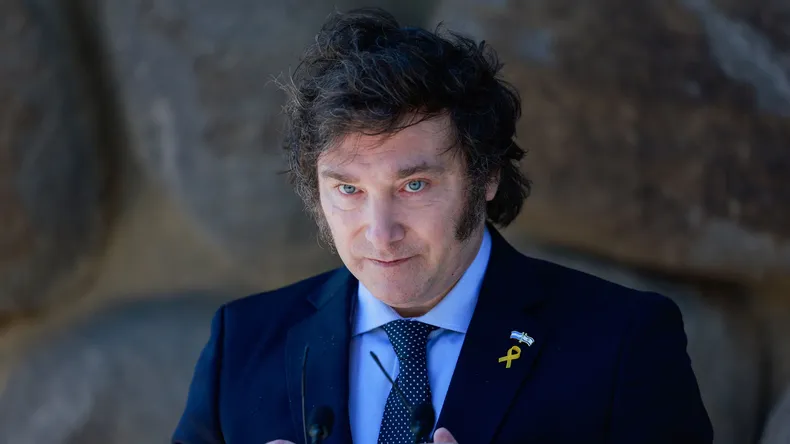 El gobierno de Javier Milei seguirá con su plan motosierra para el 2025