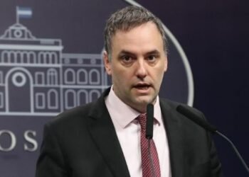Tras los rumores, Manuel Adorni rechazó las acusaciones de la oposición “Nunca hubo ni habrá un pacto con Cristina Kirchner”